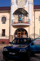 Митрополит Василій Семенюк подарував айдарівцям автомобіль